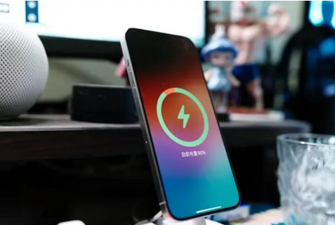 北仑苹果15换屏服务分享用什么充电器给iPhone15充电更好 